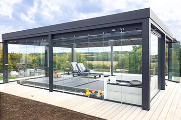 A Solarlux Acubis free-standing glass room in Leicestershire