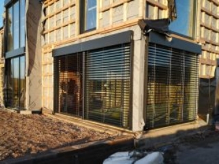 Internorm HF310 timber-aluminium windows with blinds - exterior - grey aluminium Internorm HF310 timber-aluminium windows with blinds - exterior - grey aluminium
