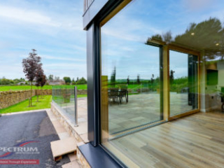 Internorm HS330 sliding doors, timber/aluminium, with external blinds Internorm HS330 sliding doors, timber/aluminium, with external blinds
