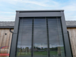 Internorm HS330 timber-aluminium windows with exterior shading blinds Internorm HS330 timber-aluminium windows with exterior shading blinds
